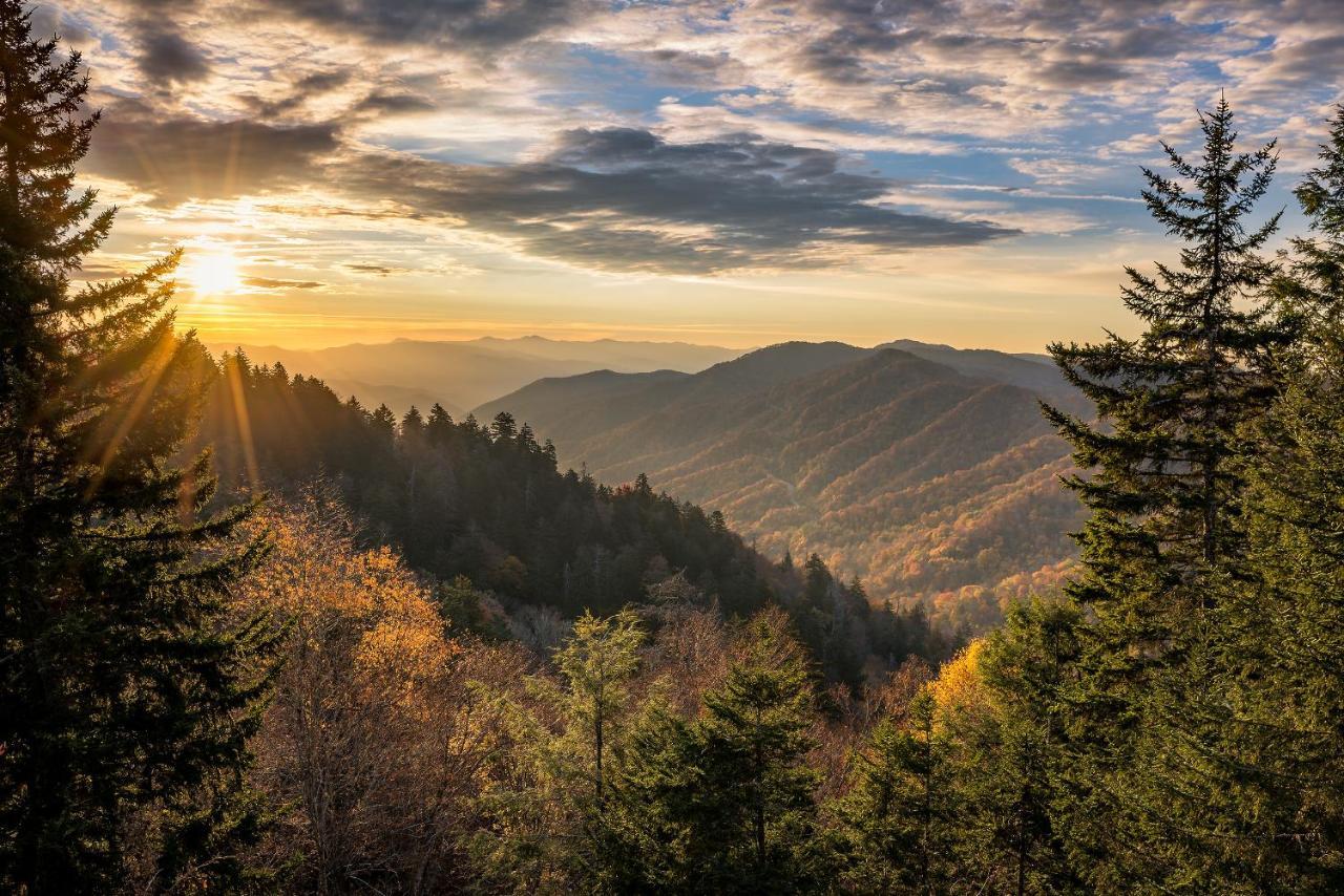 Between Here & There, 3 Bedrooms, Sleeps 6, Views, Hot Tub Gatlinburg Dış mekan fotoğraf