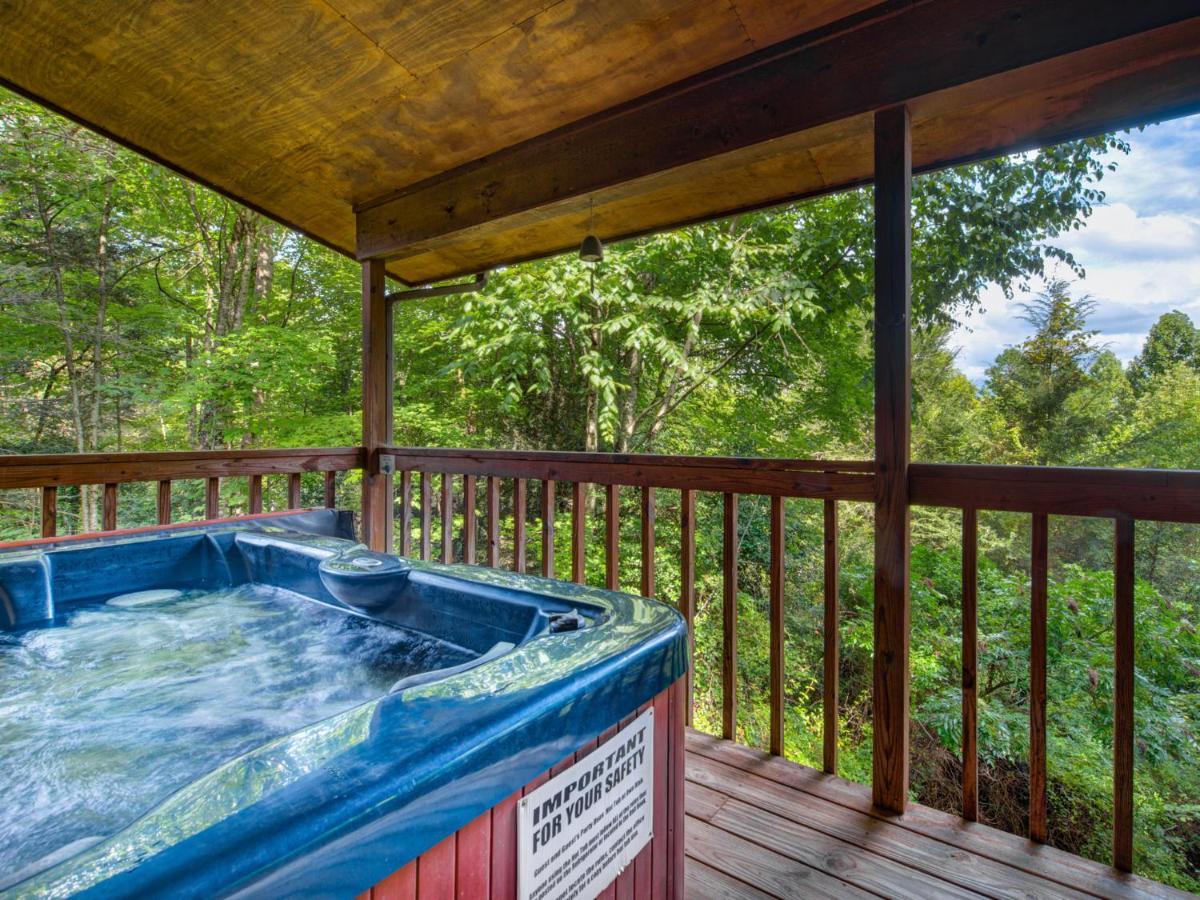 Between Here & There, 3 Bedrooms, Sleeps 6, Views, Hot Tub Gatlinburg Dış mekan fotoğraf
