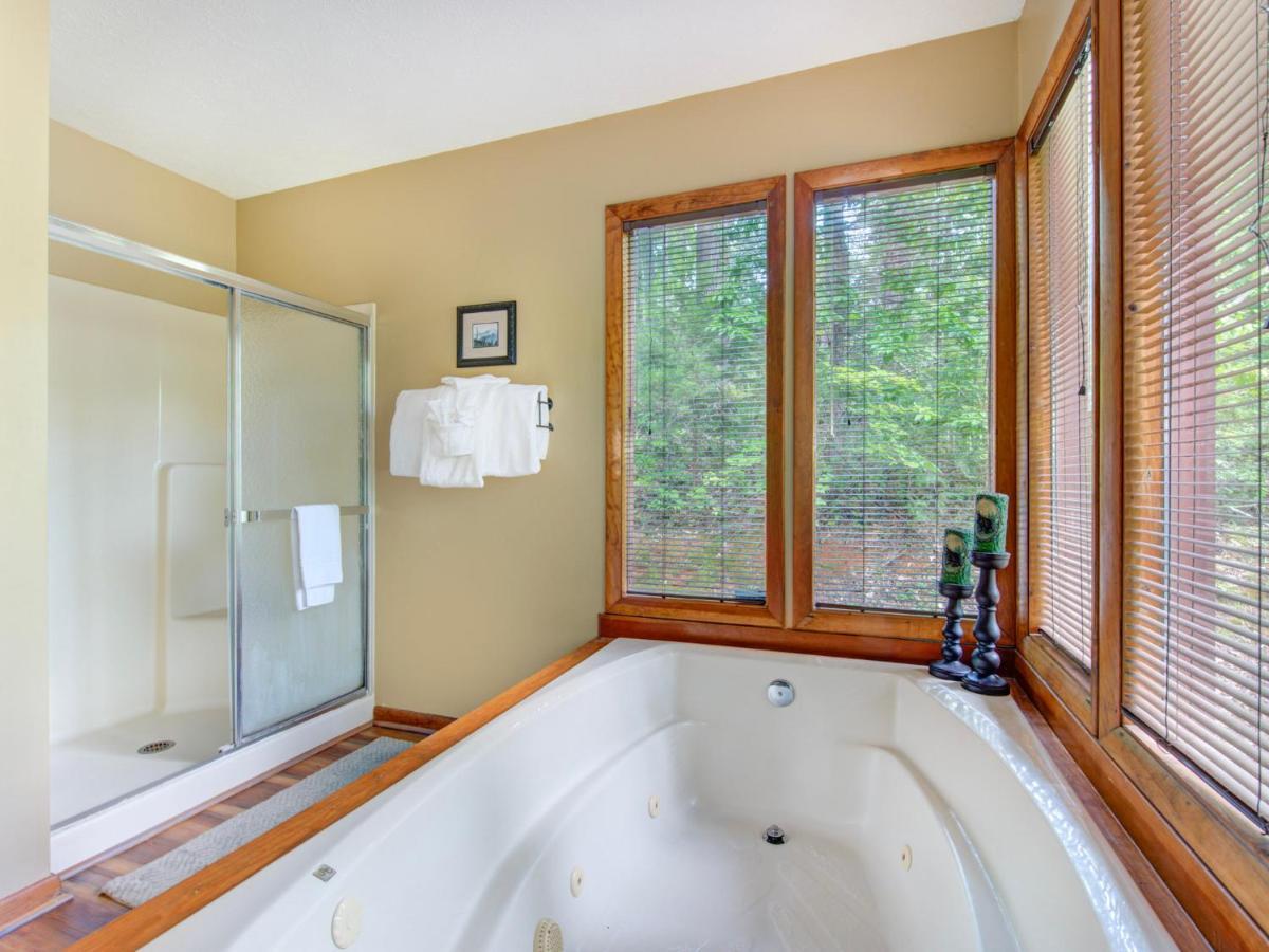 Between Here & There, 3 Bedrooms, Sleeps 6, Views, Hot Tub Gatlinburg Dış mekan fotoğraf