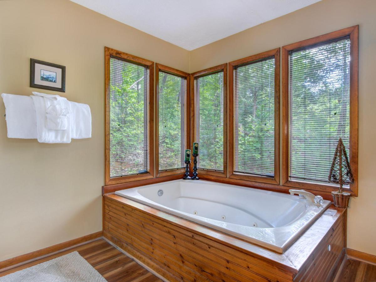 Between Here & There, 3 Bedrooms, Sleeps 6, Views, Hot Tub Gatlinburg Dış mekan fotoğraf